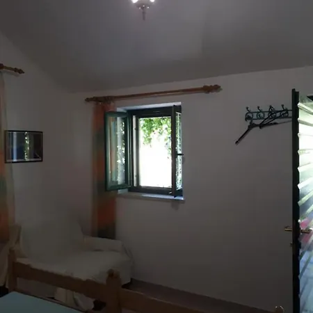 Holiday home Lidija - Robinson House Postira