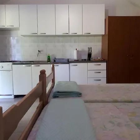Lidija - Robinson House * Postira